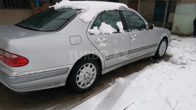 Mercedes E 240 2001, 159,983 km - 2.6 l - Bakı