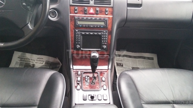 Mercedes E 240 2001, 159,983 km - 2.6 l - Bakı