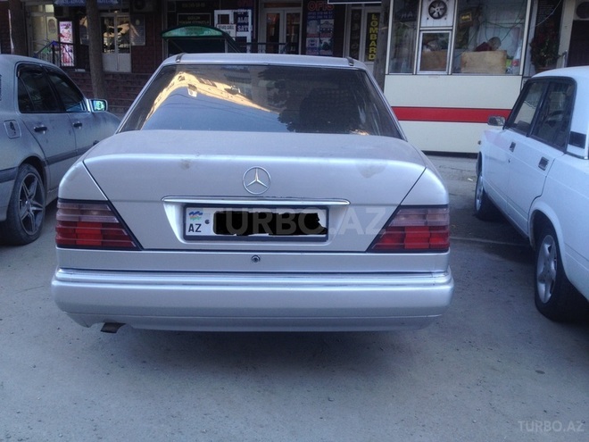 Mercedes E 200 1995, 330,000 km - 2.0 l - Bakı
