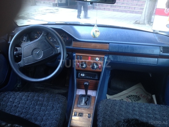 Mercedes E 200 1995, 330,000 km - 2.0 l - Bakı