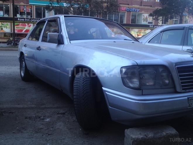 Mercedes E 200 1995, 330,000 km - 2.0 l - Bakı