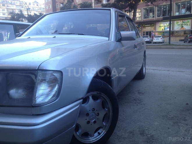 Mercedes E 200 1995, 330,000 km - 2.0 l - Bakı