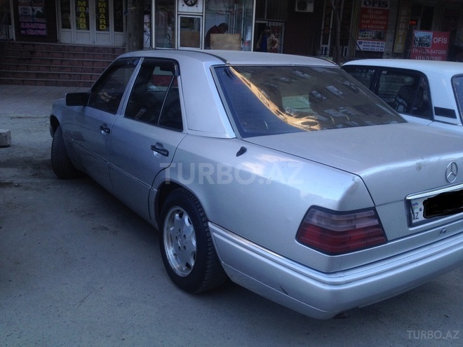 Mercedes E 200 1995, 330,000 km - 2.0 l - Bakı