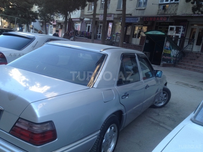 Mercedes E 200 1995, 330,000 km - 2.0 l - Bakı