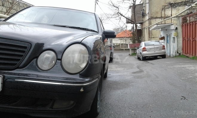 Mercedes E 240 2001, 265,678 km - 2.6 l - Bakı