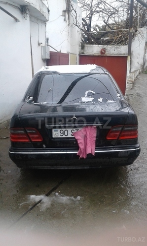 Mercedes E 240 2001, 265,678 km - 2.6 l - Bakı