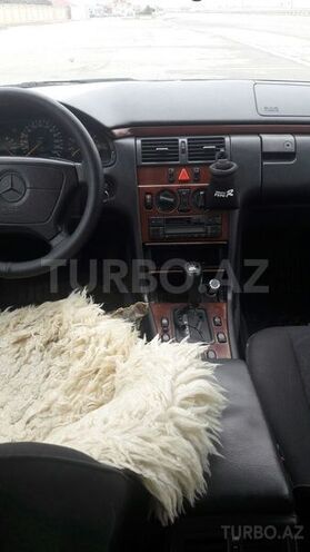 Mercedes E 200 1997, 243,231 km - 2.0 l - Bakı