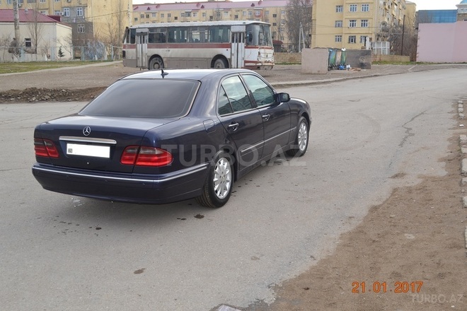 Mercedes E 280 2000, 302,000 km - 2.8 l - Sumqayıt