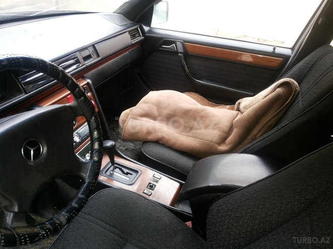 Mercedes E 250 1992, 255,000 km - 2.5 л - Bakı