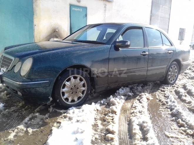 Mercedes E 220 2001, 224,000 km - 0.3 l - Masallı