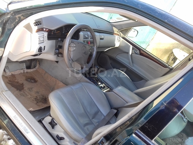 Mercedes E 220 2001, 224,000 km - 0.3 l - Masallı