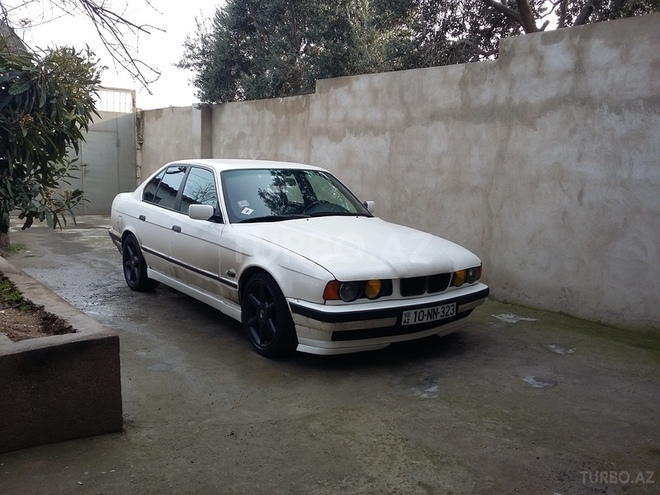BMW 520 1988, 300,000 km - 2.5 л - Bakı