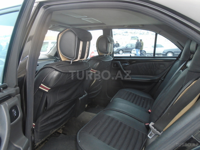 Mercedes E 270 1999, 267,000 km - 2.7 l - Bakı