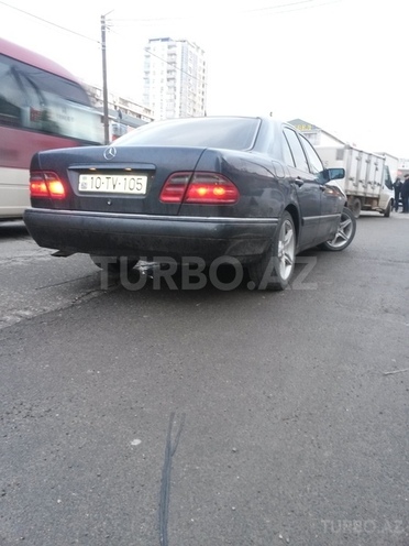 Mercedes E 240 1998, 250,000 km - 2.4 л - Bakı
