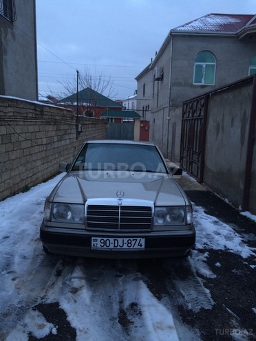 Mercedes E 200 1993, 242,122 km - 2.0 л - Bakı