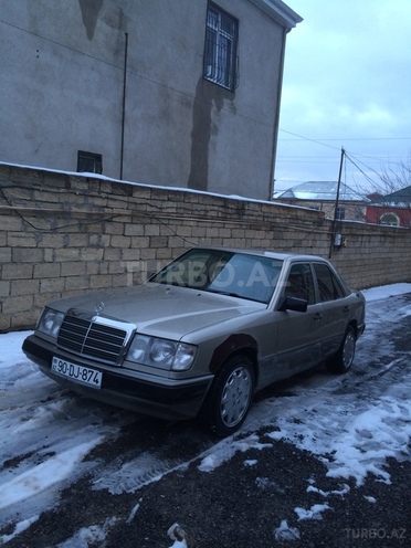 Mercedes E 200 1993, 242,122 km - 2.0 л - Bakı