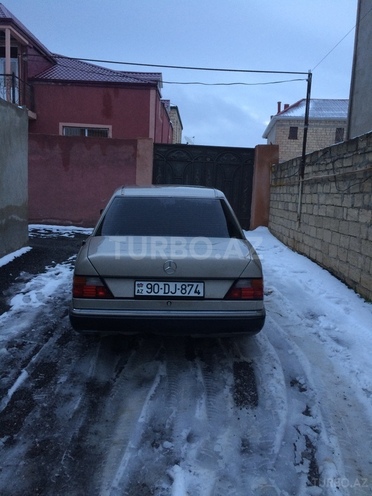 Mercedes E 200 1993, 242,122 km - 2.0 л - Bakı