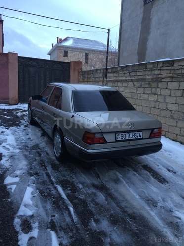 Mercedes E 200 1993, 242,122 km - 2.0 л - Bakı
