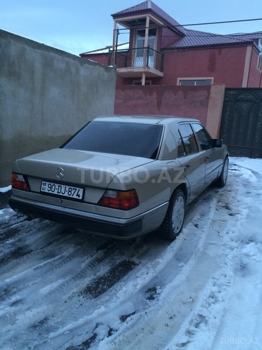 Mercedes E 200 1993, 242,122 km - 2.0 л - Bakı
