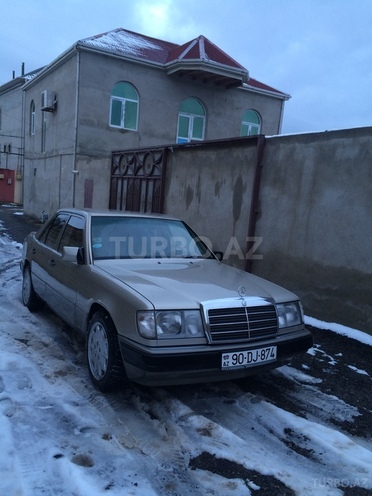 Mercedes E 200 1993, 242,122 km - 2.0 л - Bakı