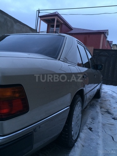 Mercedes E 200 1993, 242,122 km - 2.0 л - Bakı