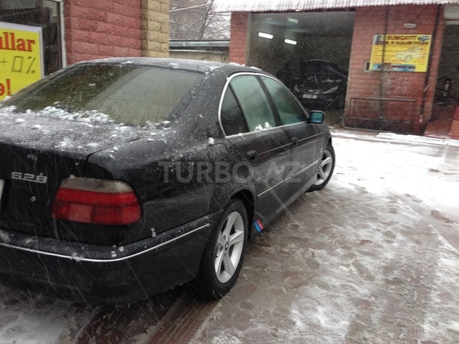BMW 528 1999, 187,543 km - 2.8 l - Sumqayıt