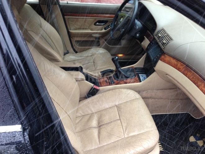 BMW 528 1999, 187,543 km - 2.8 l - Sumqayıt