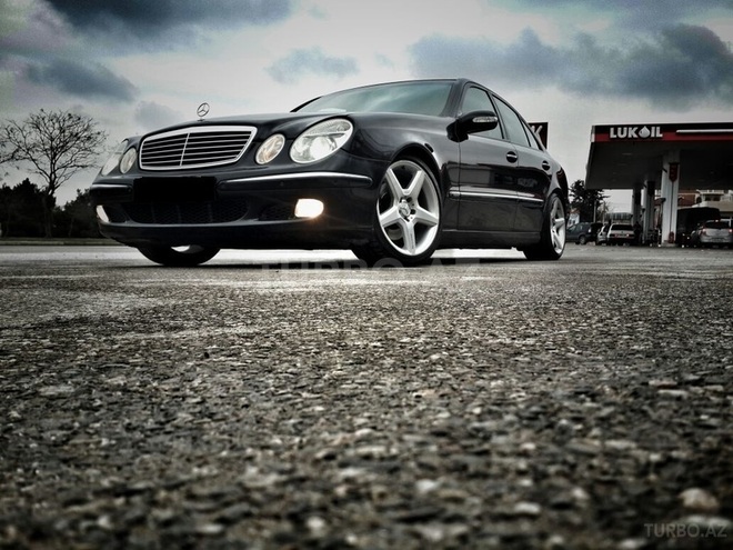 Mercedes E 320 2002, 199,000 km - 3.2 l - Bakı