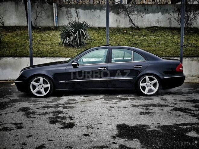 Mercedes E 320 2002, 199,000 km - 3.2 l - Bakı