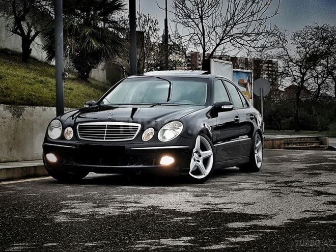 Mercedes E 320 2002, 199,000 km - 3.2 l - Bakı