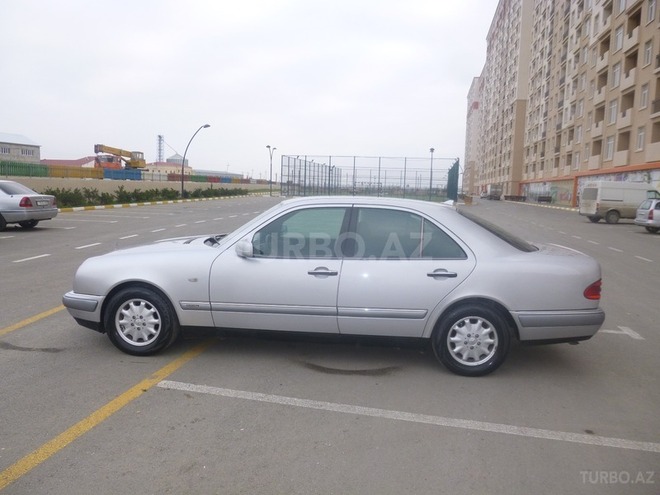 Mercedes E 230 1995, 240,000 km - 2.3 l - Bakı