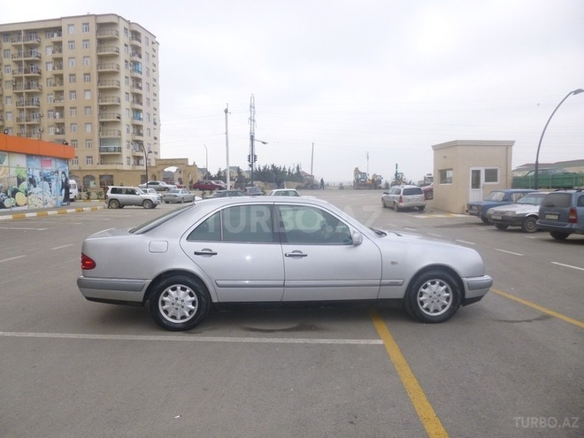 Mercedes E 230 1995, 240,000 km - 2.3 l - Bakı
