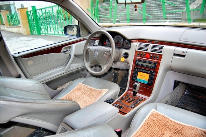 Mercedes E 240 2001, 265,000 km - 2.4 l - Bakı