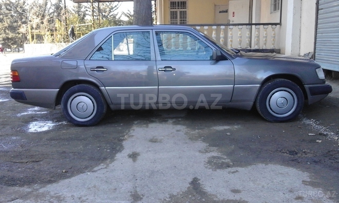 Mercedes E 230 1992, 380,000 km - 2.3 l - Mingəçevir