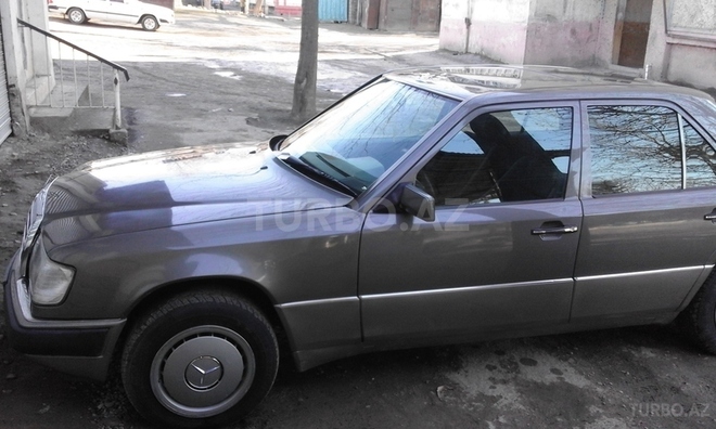 Mercedes E 230 1992, 380,000 km - 2.3 l - Mingəçevir