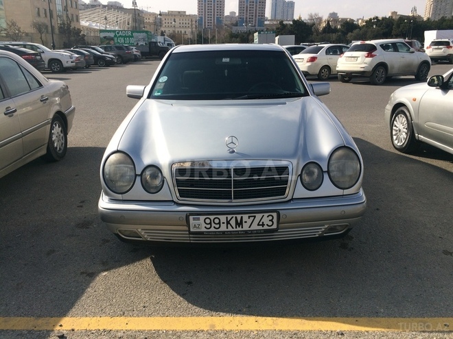Mercedes E 240 1999, 215,000 km - 2.4 l - Bakı