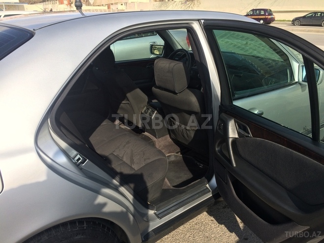 Mercedes E 240 1999, 215,000 km - 2.4 l - Bakı