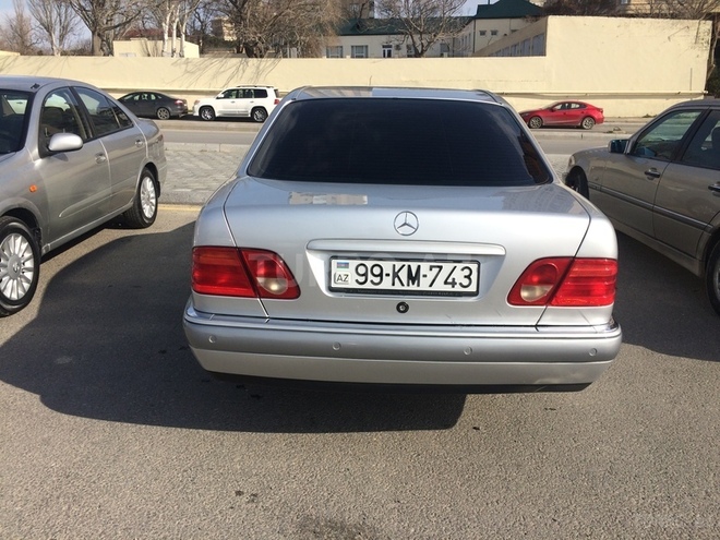 Mercedes E 240 1999, 215,000 km - 2.4 l - Bakı