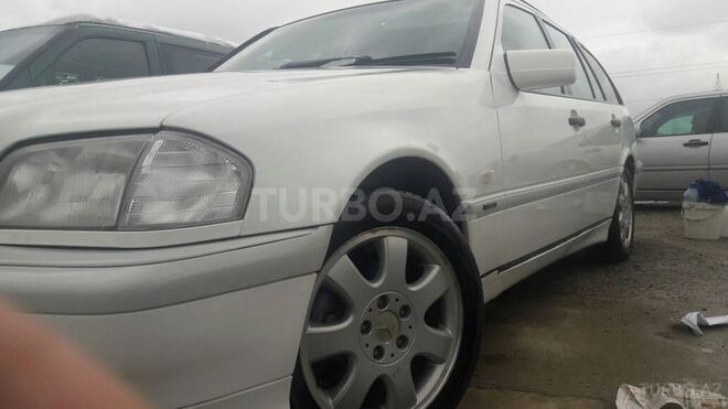 Mercedes C 220 1999, 220,000 km - 2.2 l - Bakı
