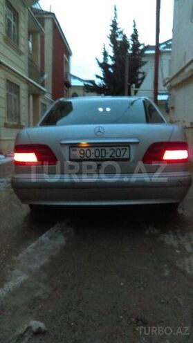 Mercedes E 220 2001, 395,000 km - 2.2 l - Bakı