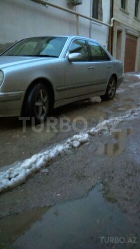 Mercedes E 220 2001, 395,000 km - 2.2 l - Bakı