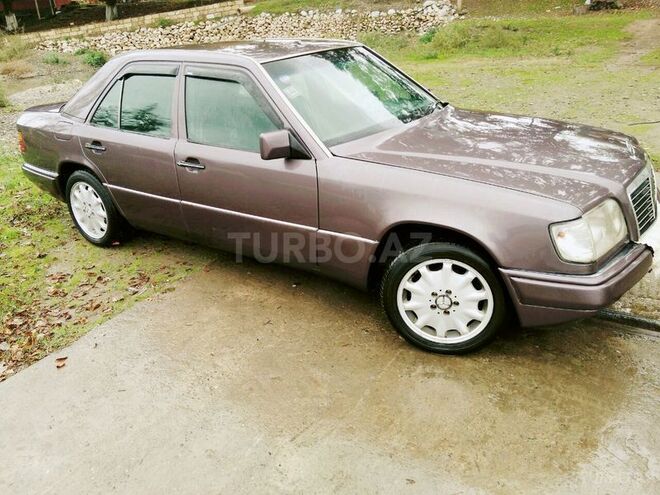 Mercedes E 280 1993, 352,801 km - 2.8 л - Xudat