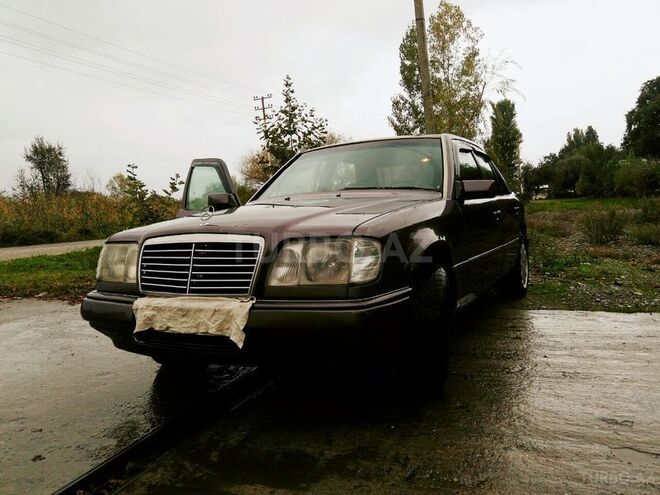 Mercedes E 280 1993, 352,801 km - 2.8 л - Xudat