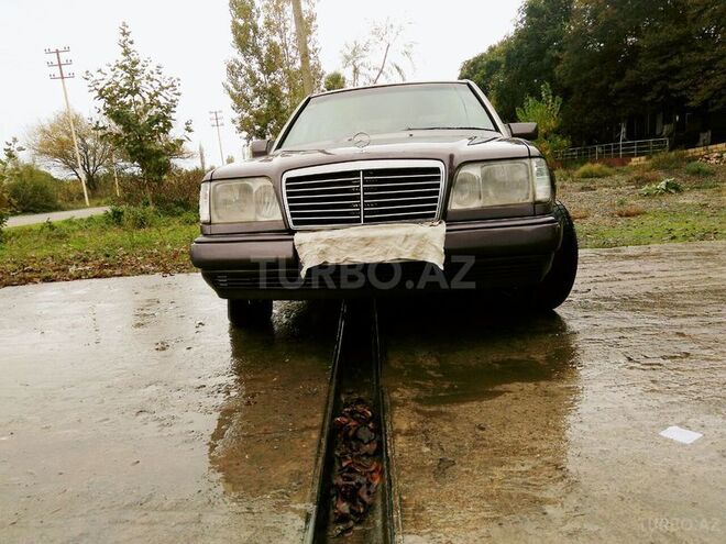 Mercedes E 280 1993, 352,801 km - 2.8 л - Xudat
