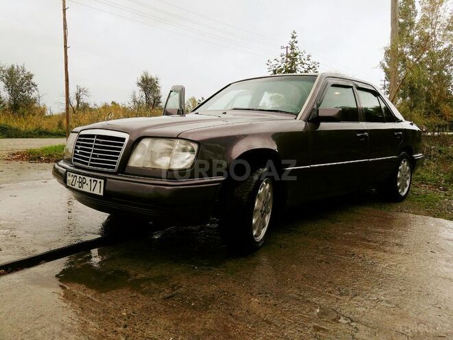 Mercedes E 280 1993, 352,801 km - 2.8 л - Xudat