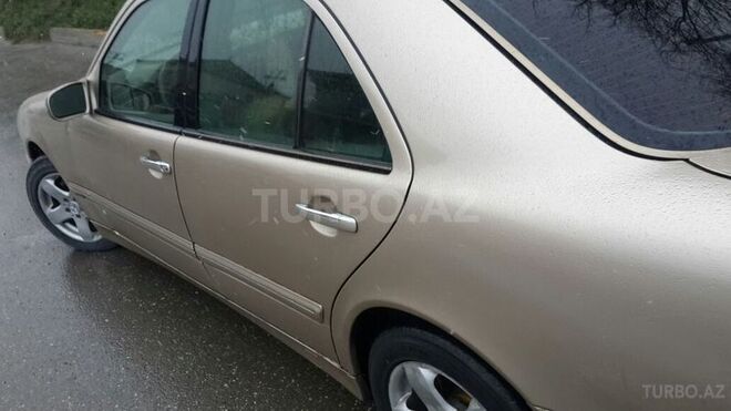 Mercedes E 220 2001, 296,000 km - 2.2 л - Bakı