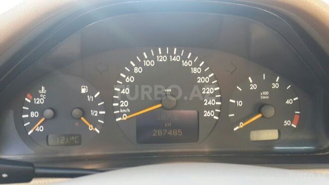 Mercedes E 220 2001, 296,000 km - 2.2 л - Bakı