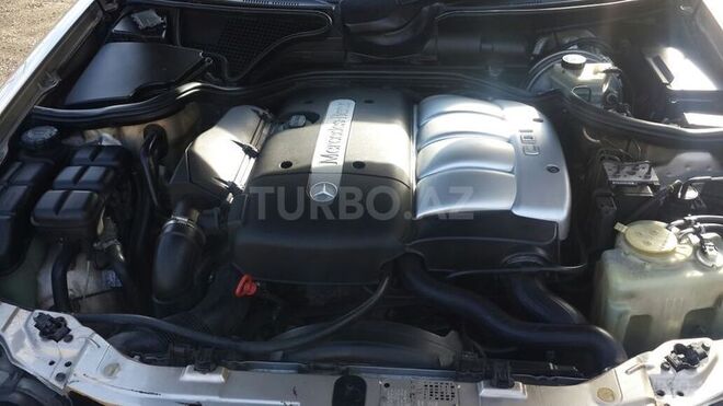 Mercedes E 220 2001, 296,000 km - 2.2 л - Bakı
