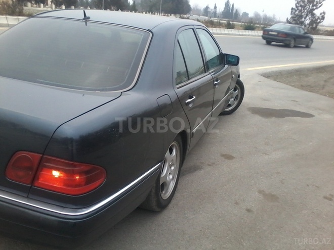 Mercedes E 220 1999, 255,000 km - 2.2 l - Yevlax