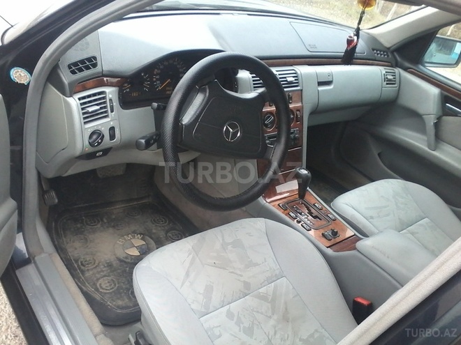 Mercedes E 220 1999, 255,000 km - 2.2 l - Yevlax